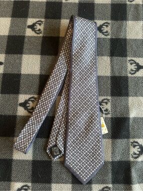 Men's Geometric Navy and White Tie